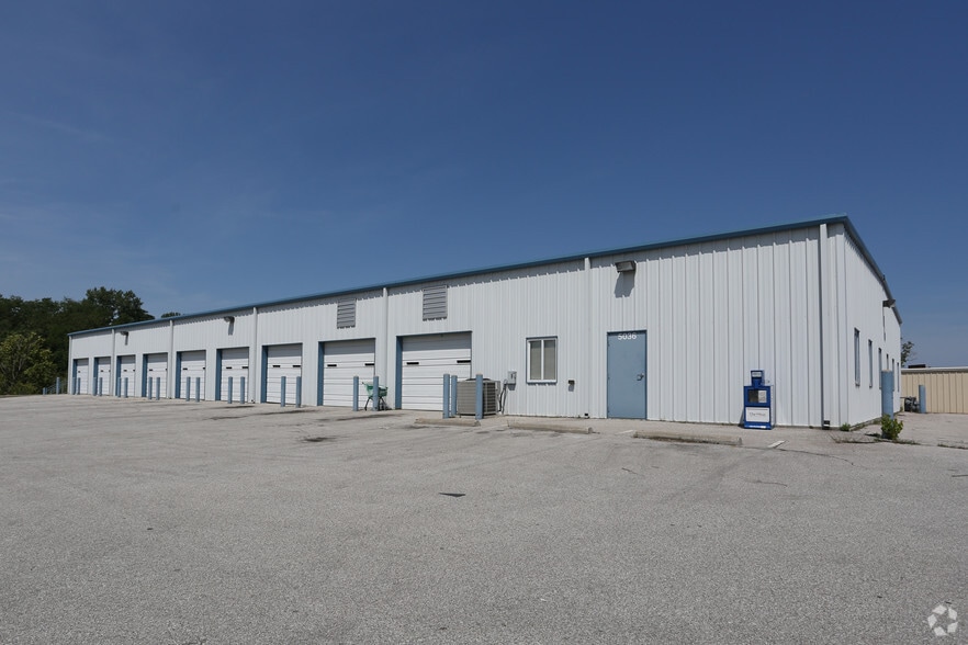 5036 NW Waukomis Dr, Kansas City, MO for lease - Building Photo - Image 2 of 9