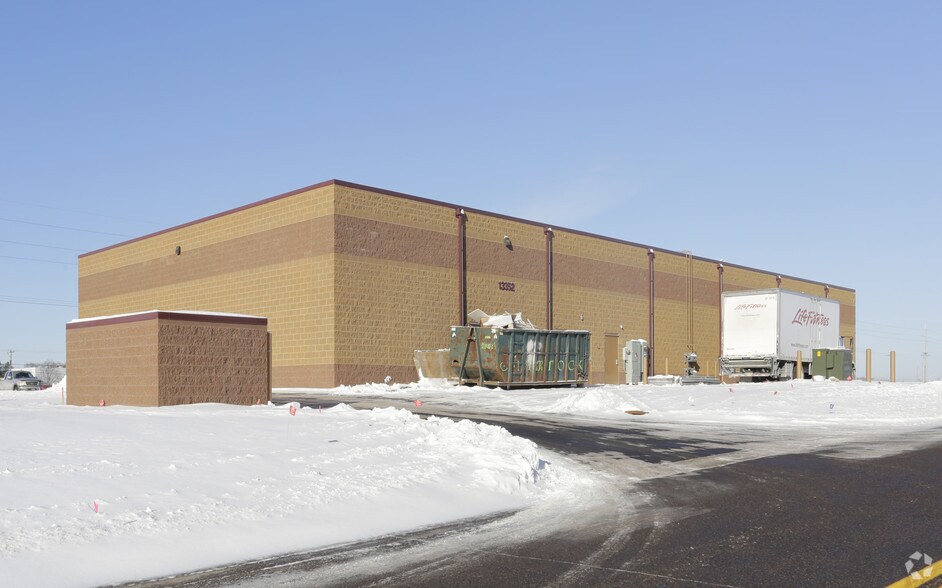 13352 Aberdeen St NE, Ham Lake, MN à louer - Photo du bâtiment - Image 2 de 4