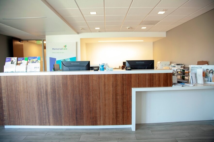 22719 Hawthorne Blvd, Torrance, CA for lease - Interior Photo - Image 2 of 4