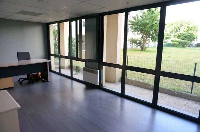 Office in Courbevoie for lease Building Photo- Image 1 of 6