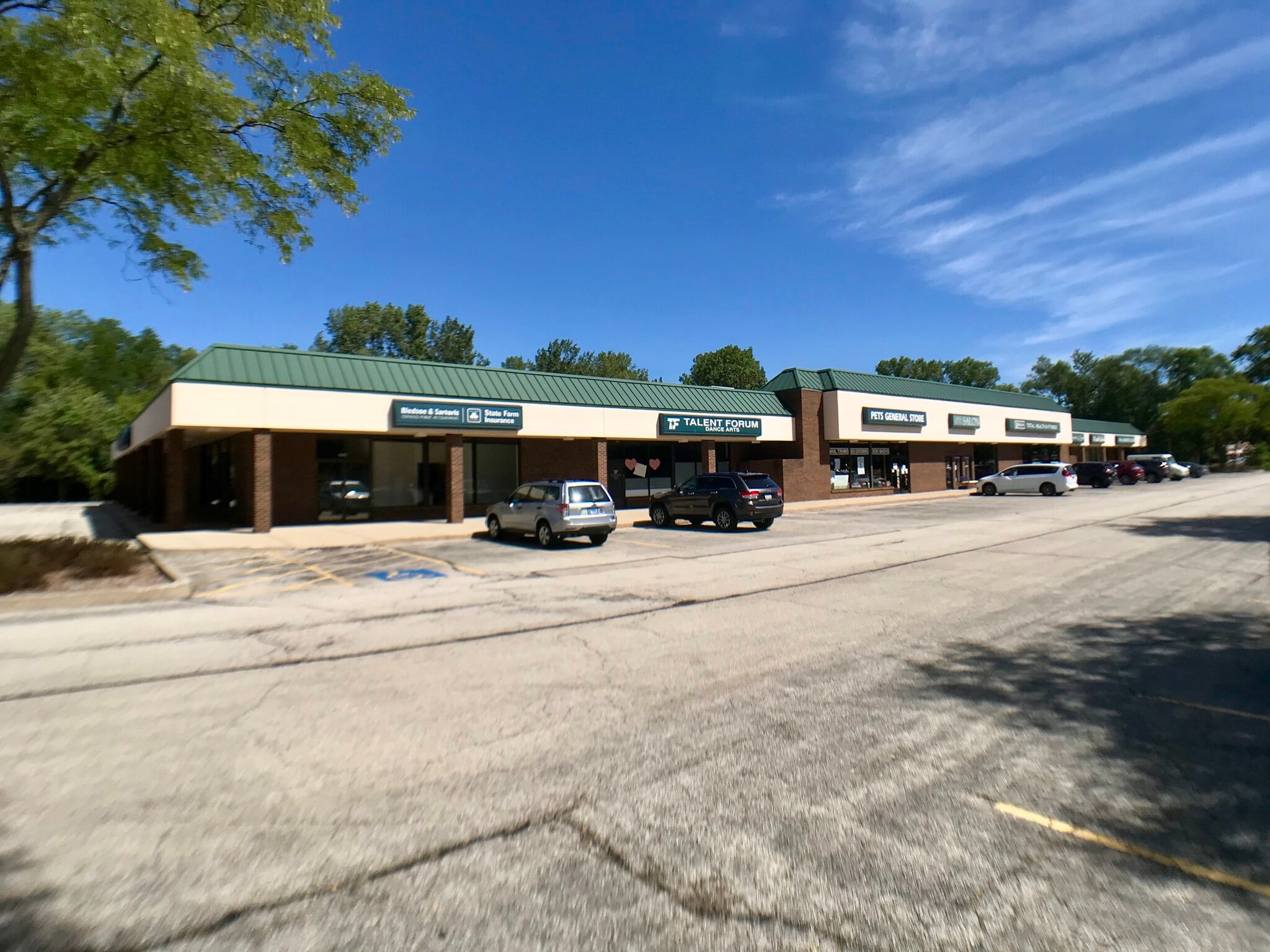 394-454 Peterson Rd, Libertyville, IL for lease Primary Photo- Image 1 of 5