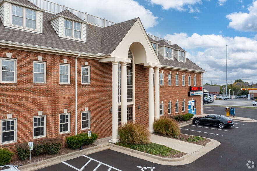 8534 E Kemper Rd, Cincinnati, OH à louer - Photo du bâtiment - Image 3 de 4