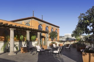 Plus de détails pour 10850 Lindbrook Dr, Los Angeles, CA - Commerce de détail à louer