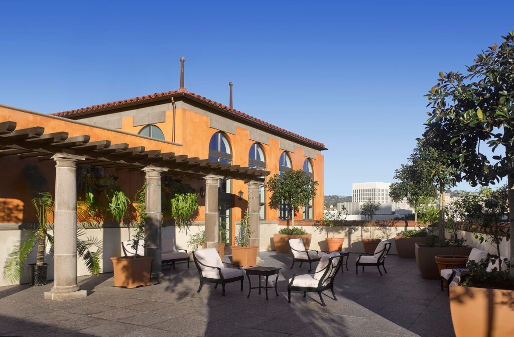 10850 Lindbrook Dr, Los Angeles, CA à louer Photo du bâtiment- Image 1 de 4