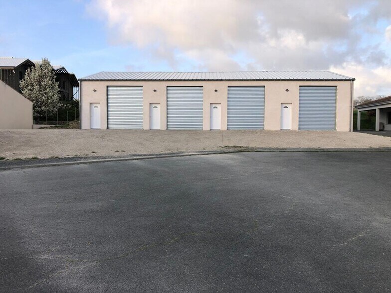 Industrial in Chaniers for sale - Building Photo - Image 2 of 3