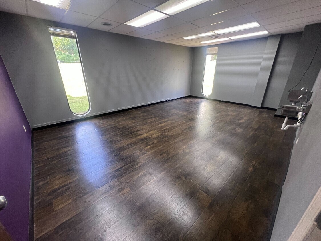 2500 W Broad St, Athens, GA for lease Interior Photo- Image 1 of 5