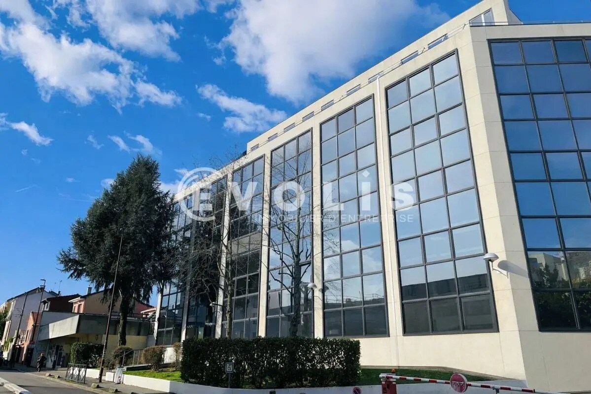 Office in Montreuil for lease Building Photo- Image 1 of 11