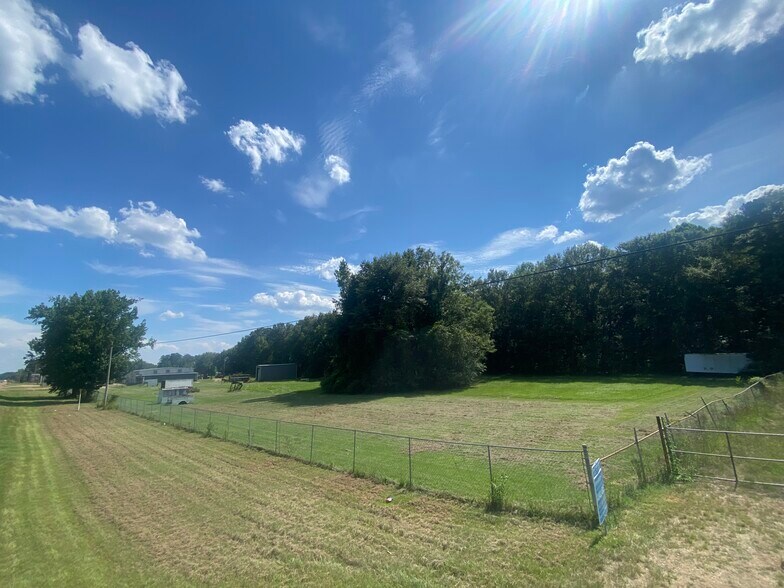 801 MS-35 Hwy, Carthage, MS à vendre - Photo du bâtiment - Image 2 de 7