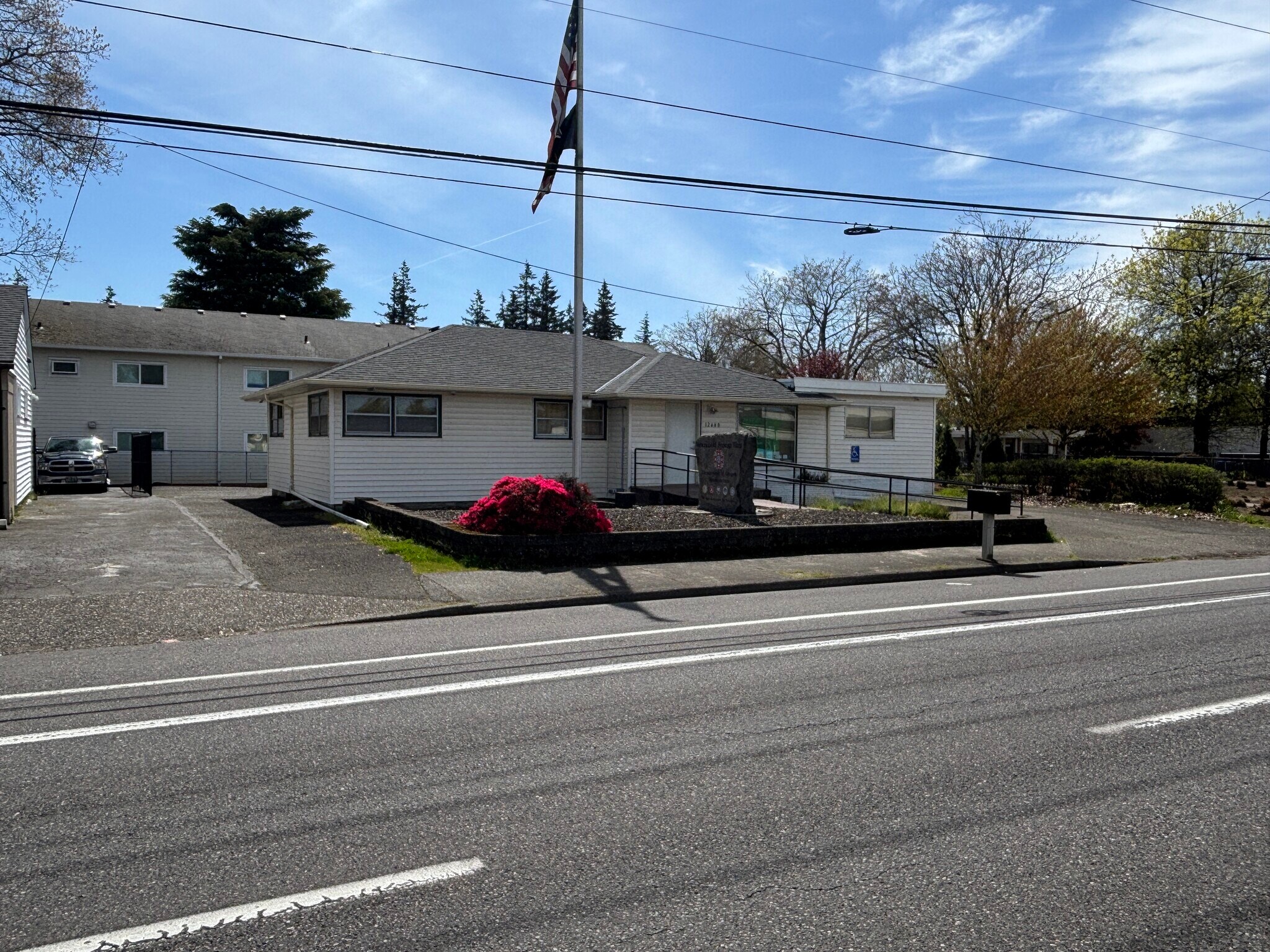 12440 NE Halsey St, Portland, OR à vendre Photo du bâtiment- Image 1 de 6