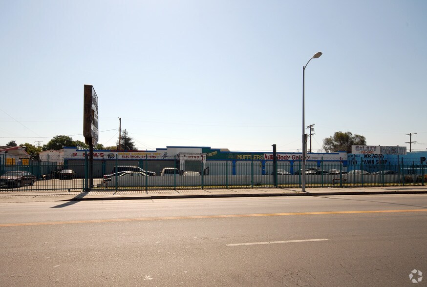 3790-3796 S Western Ave, Los Angeles, CA à louer - Photo principale - Image 1 de 3