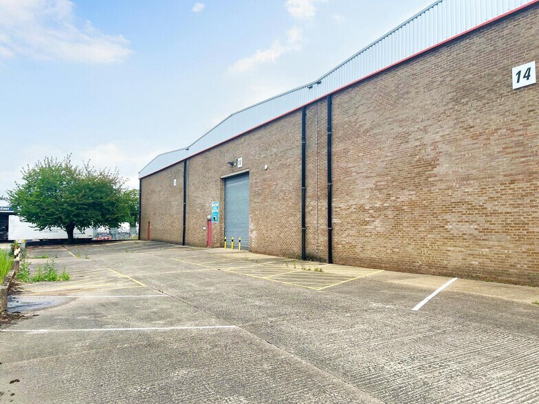 Eldon Way, Crick à louer - Photo du bâtiment - Image 2 de 6