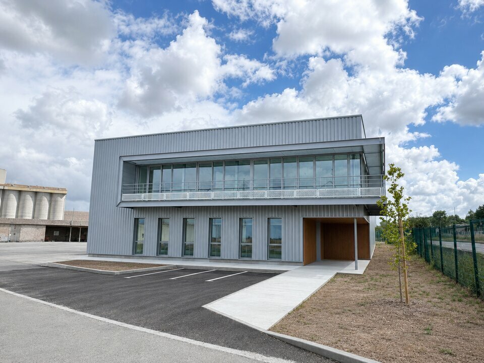 Flex in Bassens for lease Building Photo- Image 1 of 10