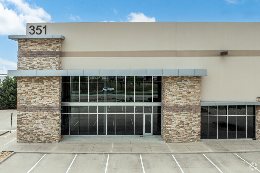 351 Lakeside Pky, Flower Mound, TX for lease - Building Photo - Image 3 of 5