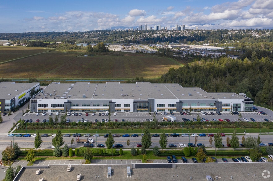 8288 North Fraser Way, Burnaby, BC à louer - Photo du bâtiment - Image 3 de 6