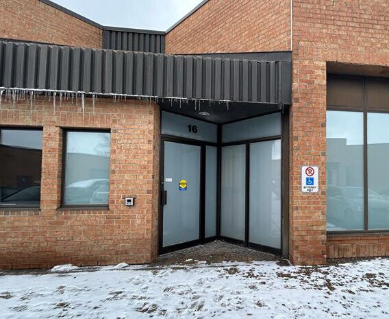 604 Edward Ave, Richmond Hill, ON à vendre - Photo du bâtiment - Image 3 de 11