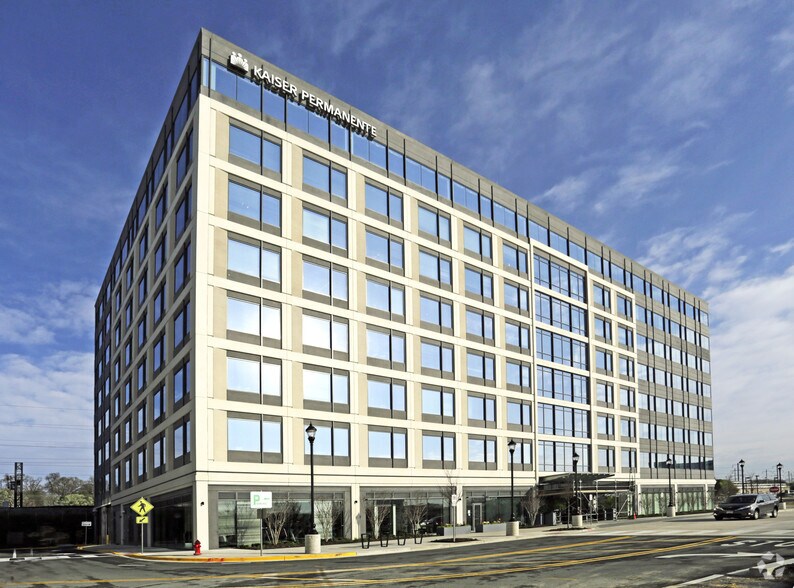 4000 Garden City Dr, Hyattsville, MD for lease - Building Photo - Image 2 of 7