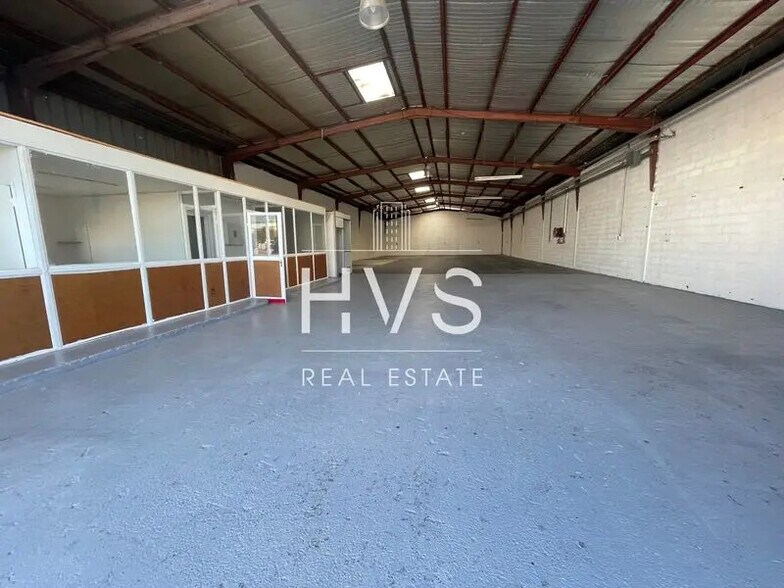 Industrial in Vitrolles for lease - Interior Photo - Image 1 of 3