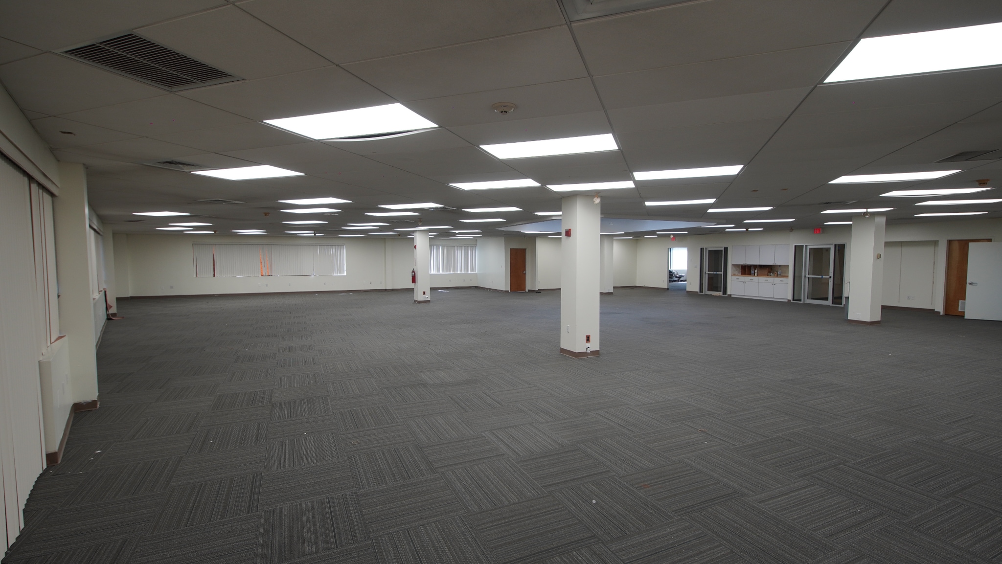 1 Michael Ave, Farmingdale, NY à louer Photo intérieure- Image 1 de 1