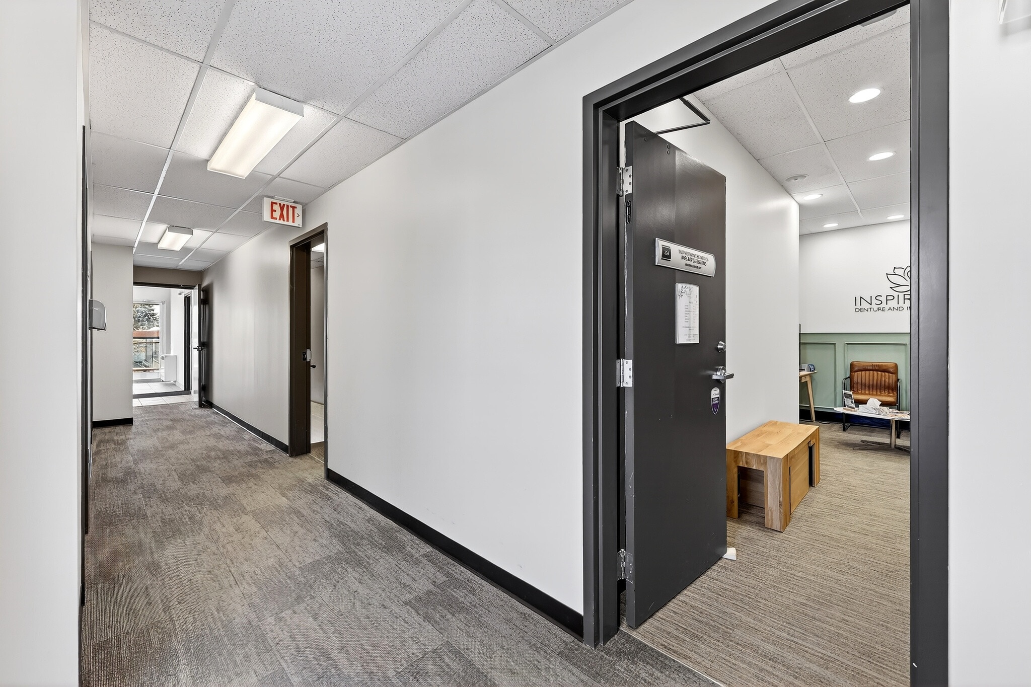 1910 20th Ave NW, Calgary, AB à louer Photo intérieure- Image 1 de 22