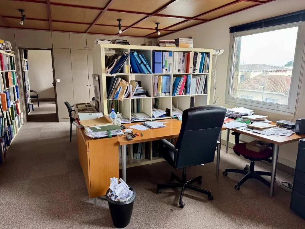 Office in Saint-Médard-en-Jalles for lease Interior Photo- Image 1 of 5