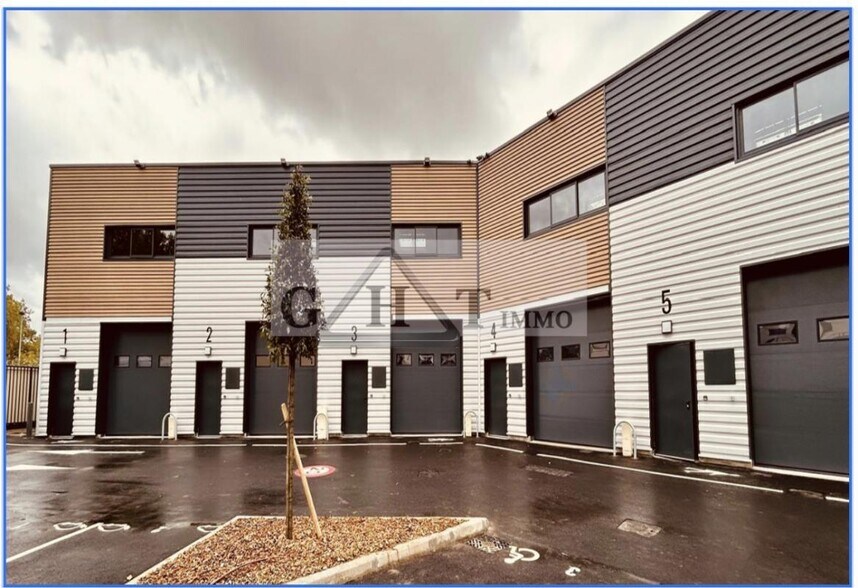 Industriel dans Épinay-sur-Seine à louer - Photo du bâtiment - Image 2 de 2