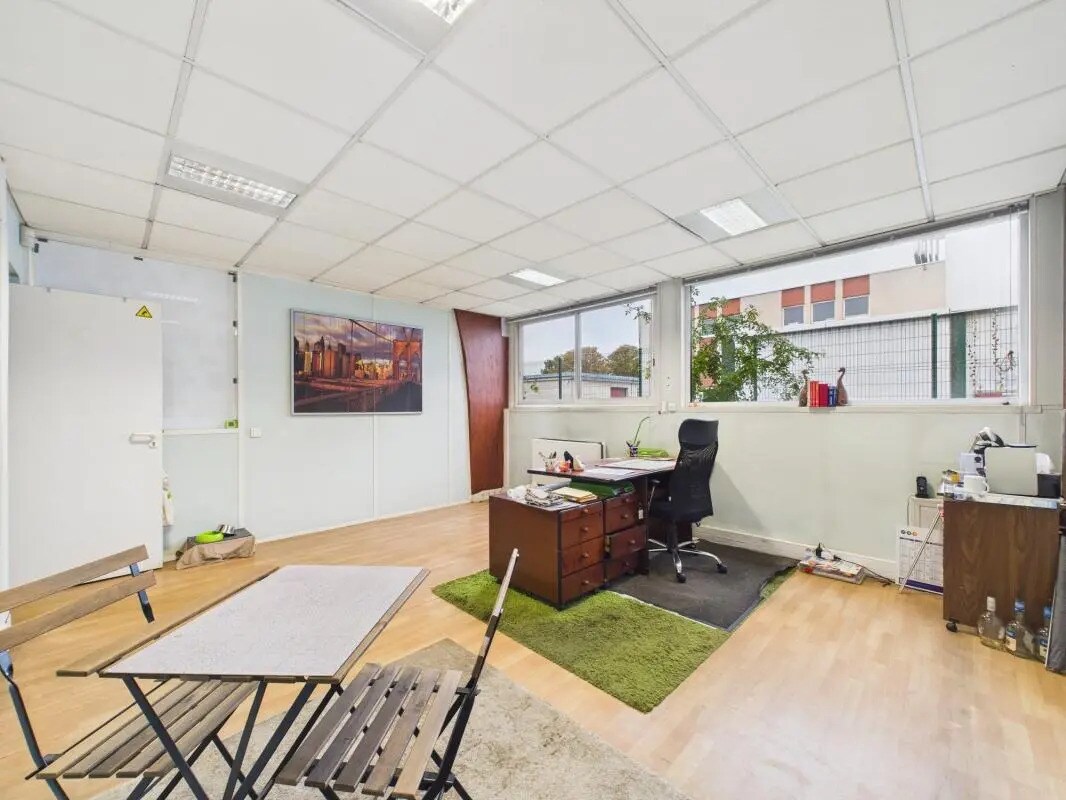 Office in Wissous for lease Interior Photo- Image 1 of 3