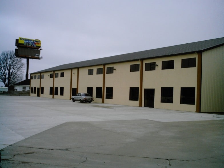 4501 W Deyoung St, Marion, IL for lease - Building Photo - Image 2 of 13