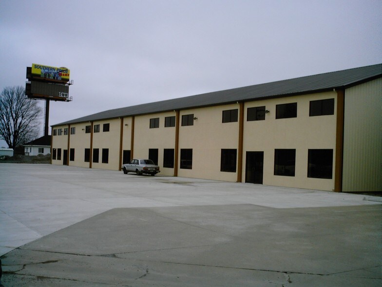 4501 W Deyoung St, Marion, IL à louer - Photo du bâtiment - Image 2 de 13