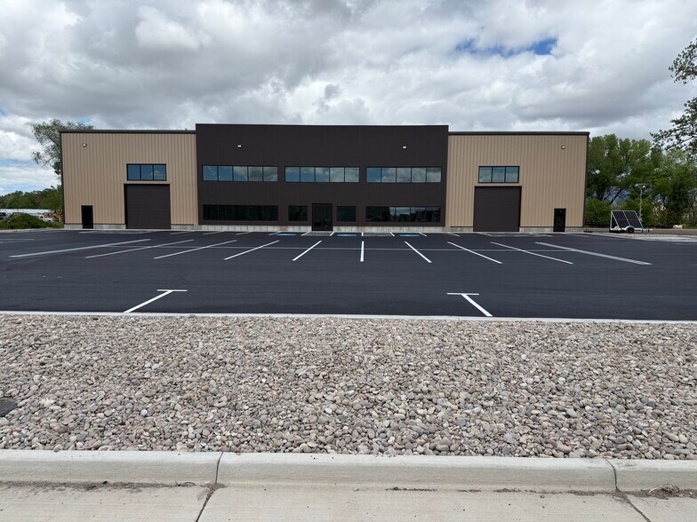 1750 1700 S, West Haven, UT à louer - Photo du bâtiment - Image 2 de 10