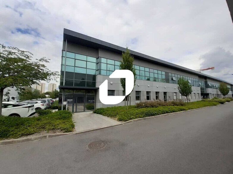 Office in Noisy-le-Sec for lease - Building Photo - Image 2 of 8