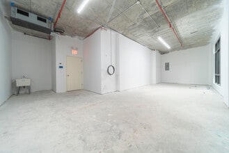 124-28 Queens Blvd, Kew Gardens, NY à louer Photo du bâtiment- Image 2 de 4