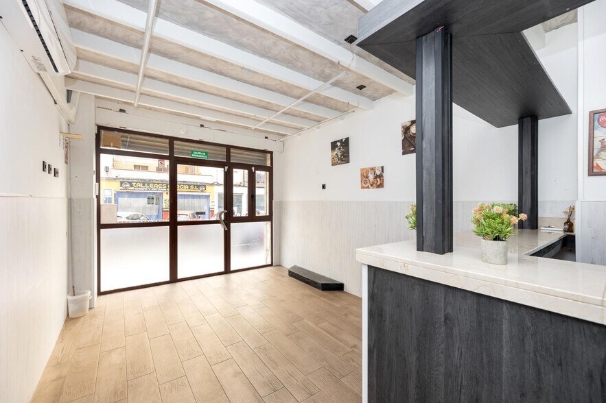 Retail in Granada, Granada for sale - Interior Photo - Image 3 of 21