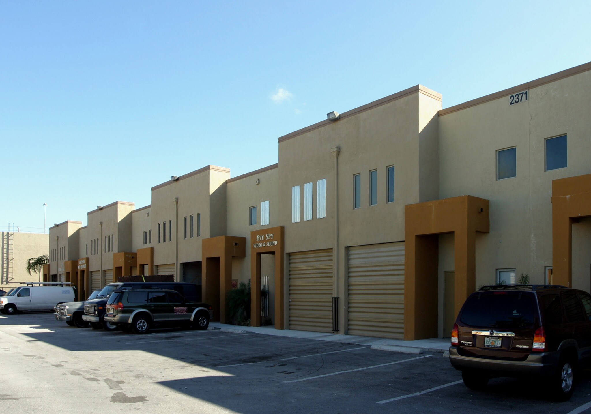 2371 W 80th St, Hialeah, FL for lease Primary Photo- Image 1 of 3