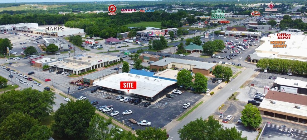 1010 E Rolling Hills Dr, Fayetteville, AR à louer - Aérien - Image 2 de 5