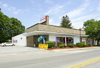 Plus de détails pour 134 Main St, Newport, ME - Commerce de détail à vendre