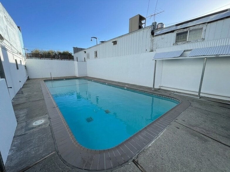 500 Brannan & 584 Fourth Street portfolio of 2 properties for sale on LoopNet.ca - Building Photo - Image 3 of 10