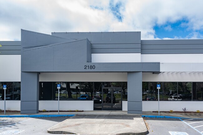 Plus de détails pour 2180 S McDowell Blvd, Petaluma, CA - Industriel à louer