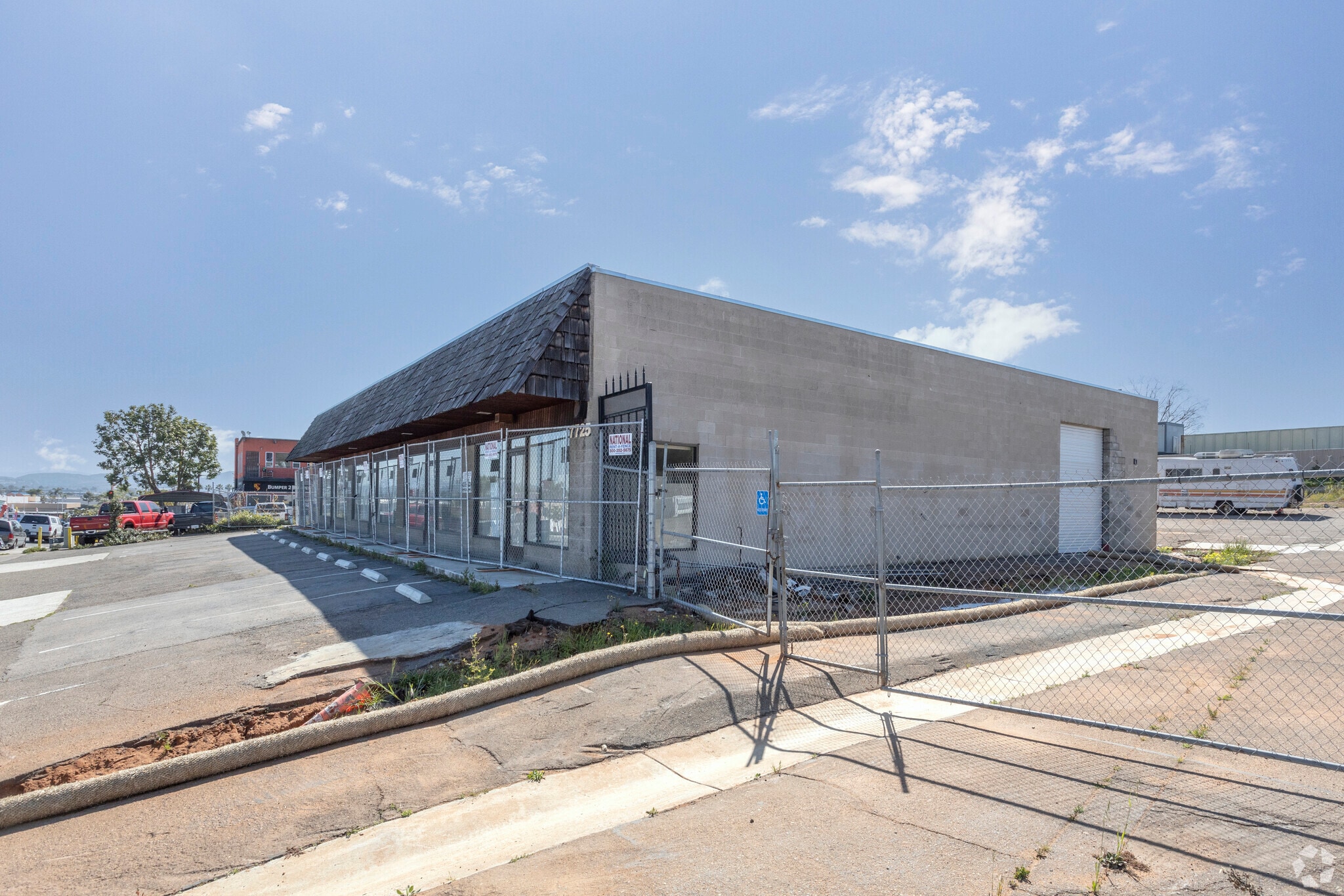 7725-7739 Othello Ave, San Diego, CA for lease Building Photo- Image 1 of 8