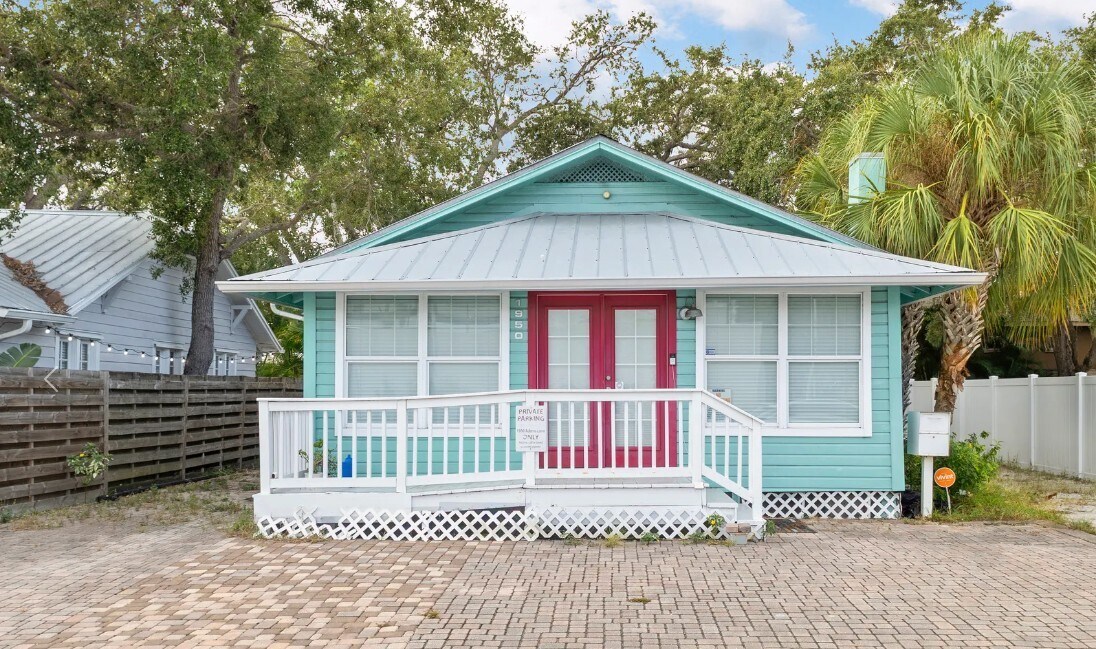 1950 Adams Ln, Sarasota, FL à vendre Photo du bâtiment- Image 1 de 2