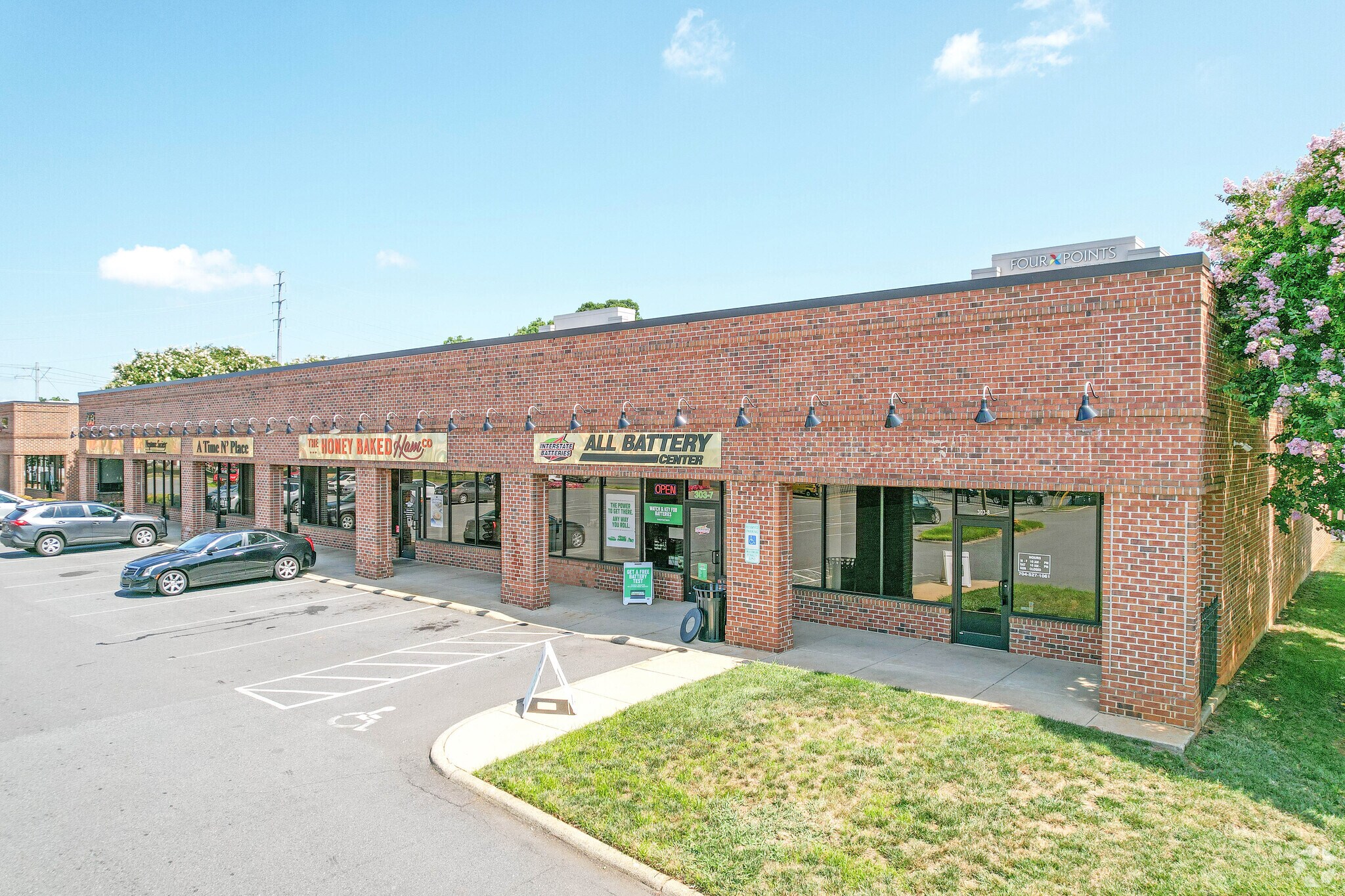 301-303 E Woodlawn Rd, Charlotte, NC à louer Photo du bâtiment- Image 1 de 7