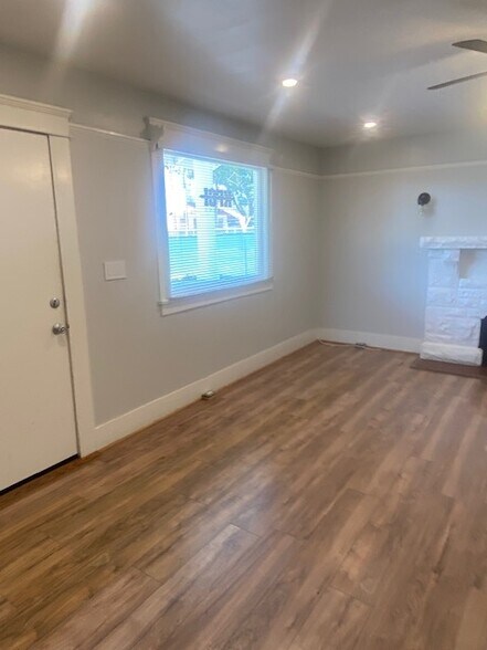 2606 N Ventura Ave, Ventura, CA à louer - Photo du bâtiment - Image 3 de 17