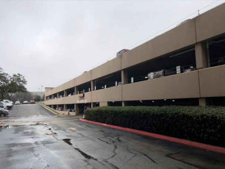 6061 W IH-10, San Antonio, TX à vendre - Photo du bâtiment - Image 3 de 17