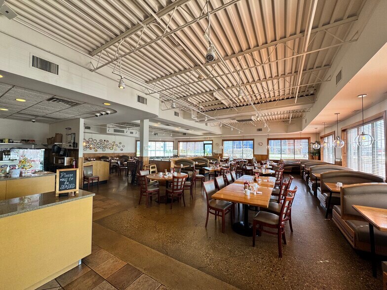 1144 Devon Ave, Elk Grove Village, IL for sale - Interior Photo - Image 3 of 6