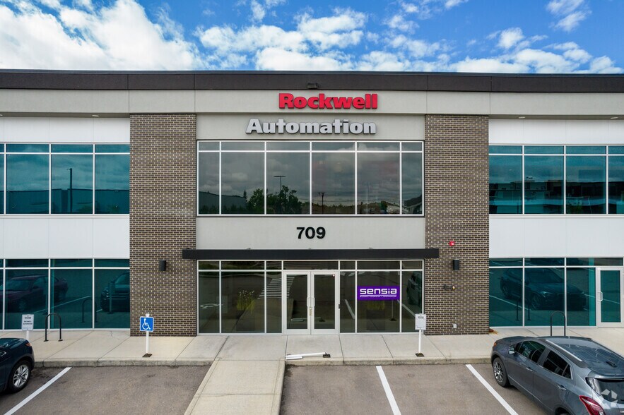 709 64 Av SE, Calgary, AB à louer - Photo du bâtiment - Image 3 de 5