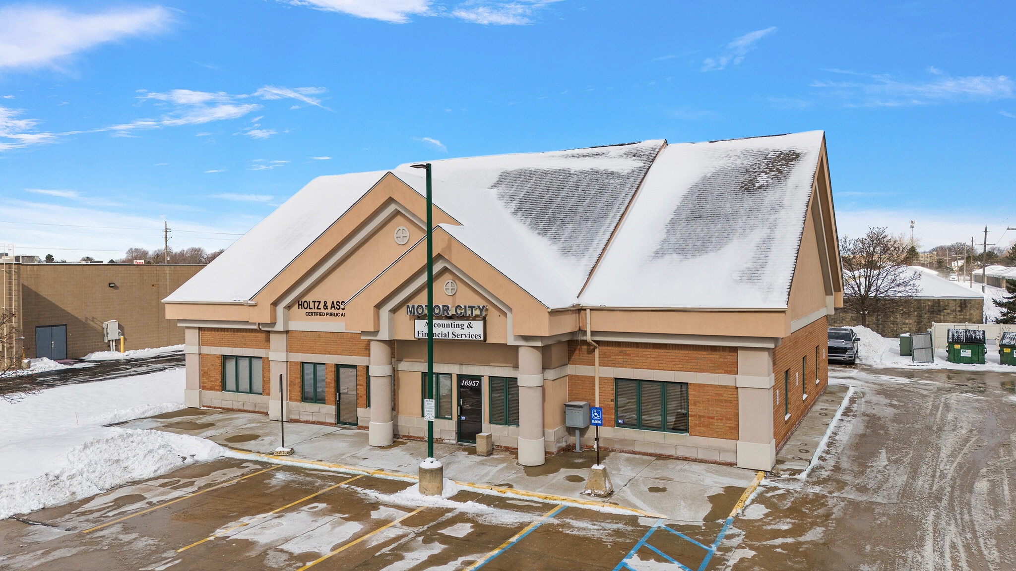 16955-16957 18 Mile Rd, Clinton Township, MI à louer Photo du bâtiment- Image 1 de 1