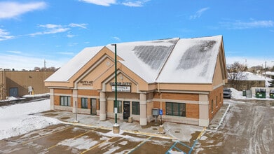 16955-16957 18 Mile Rd, Clinton Township, MI à louer Photo du bâtiment- Image 1 de 1