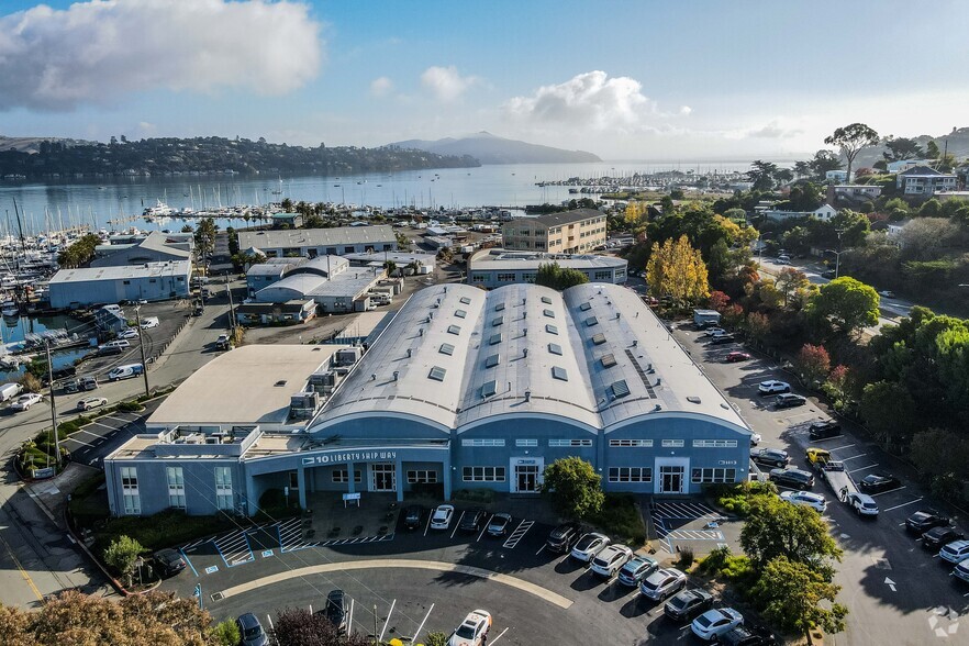 10-20 Liberty Ship Way, Sausalito, CA à louer - Photo du b timent - Image 3 de 7