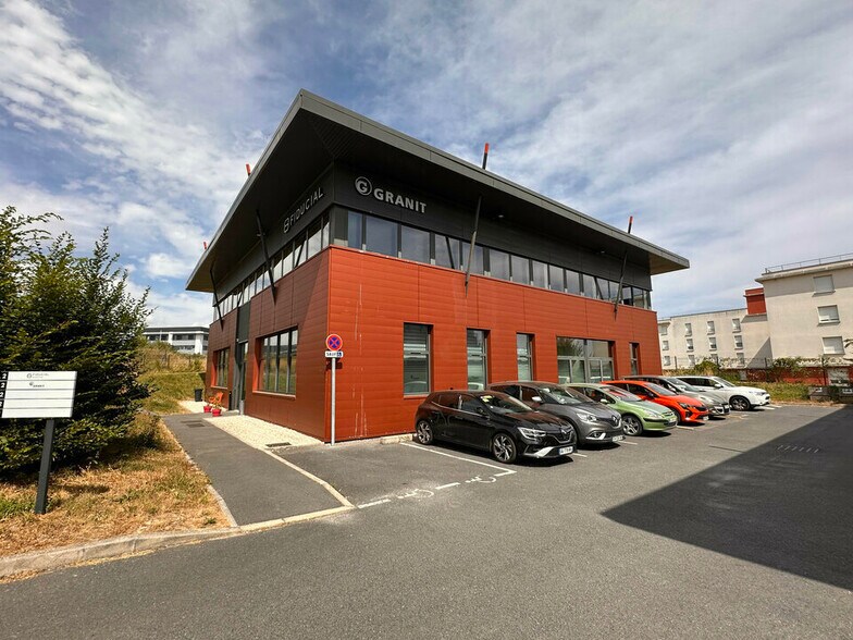Office in Reims for lease - Building Photo - Image 1 of 6