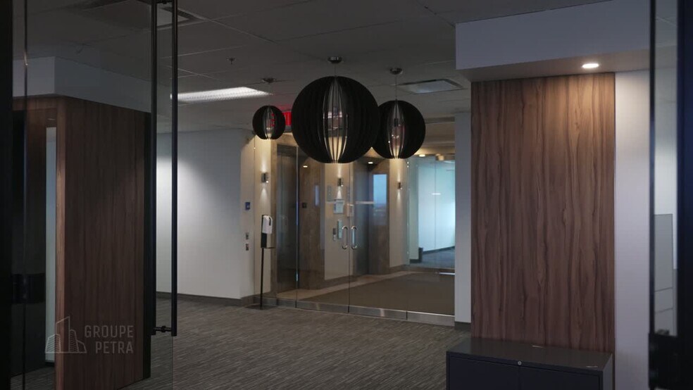 7100-7141 Rue Jean-Talon E, Montréal, QC à louer - Vidéo sur l’inscription commerciale - Image 2 de 11