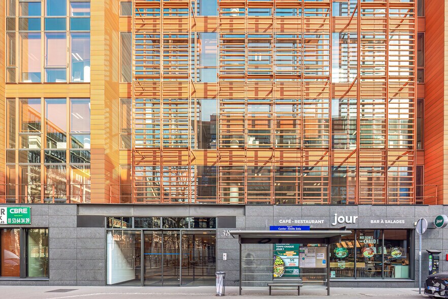 Bureau dans Montreuil à louer - Photo du bâtiment - Image 2 de 26